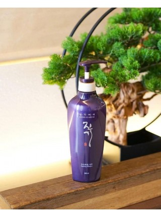 Регенерувальний шампунь Vitalizing Shampoo Daeng Gi Meo Ri 500 мл