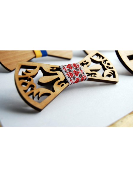 Дерев'яна метелик краватка "Вишиванка" ручної роботи, серія Patriot