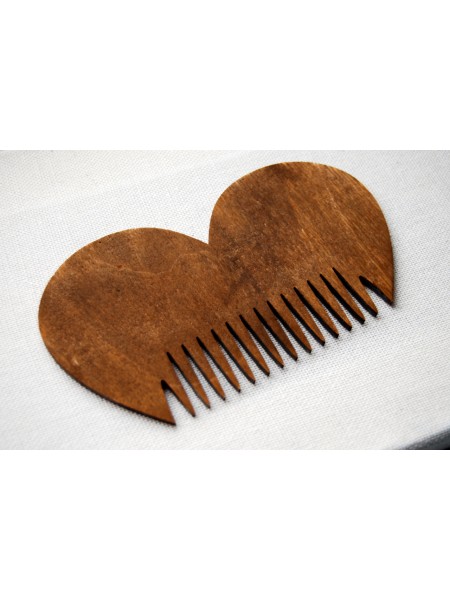 Дерев'яний гребінець для бороди та вусів "Серце-2" ручної роботи