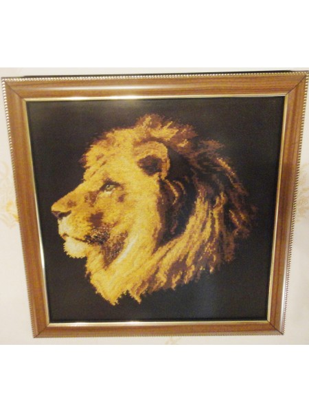 Картина «Цар звірів» вишита хрестом ручної роботи 32х32 см